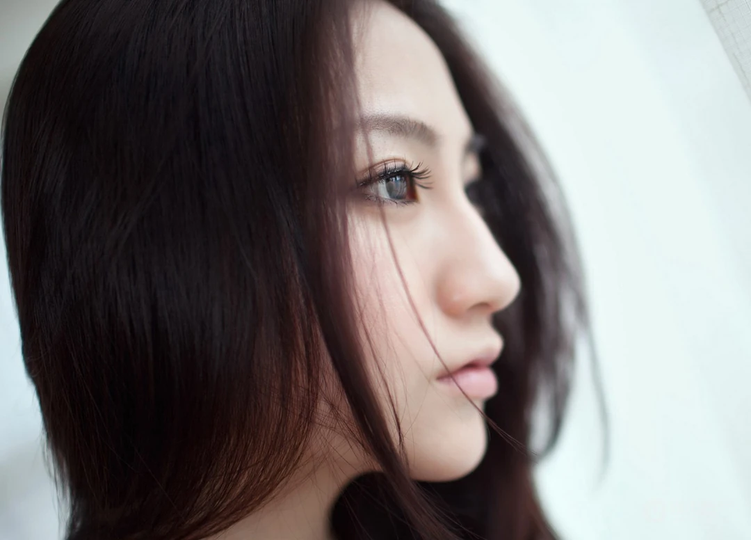 性感黑色睡衣美女1600x1200高清壁纸