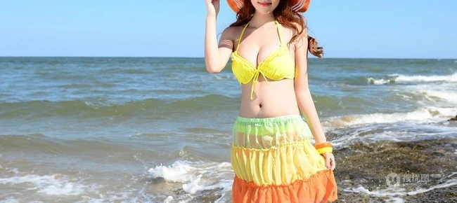 蔚蓝之海~气质泳装女生海边随拍