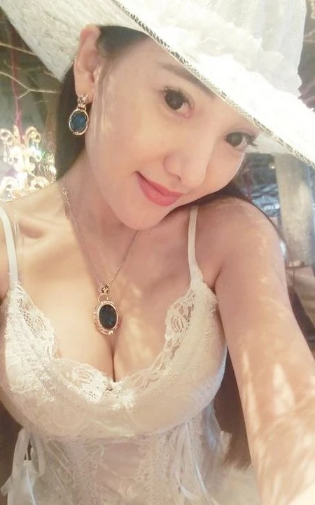 美模张扬一纯自拍生活照