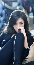 施柳屹紧身风格卧室 家居服书房写真