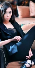 施柳屹紧身风格卧室 家居服书房写真