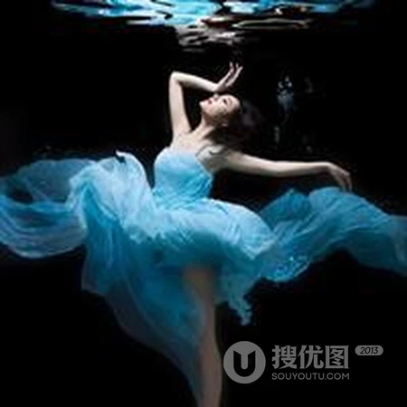 掉入爱情海 穿婚纱的女生海底风景唯美QQ头像
