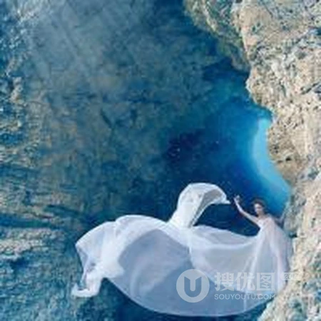 掉入爱情海 穿婚纱的女生海底风景唯美QQ头像