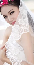 清新女生 唯美婚纱展甜美笑容