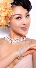 女歌手春天~百变纯美写真资料
