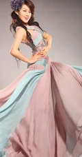 女歌手春天~百变纯美写真资料