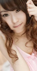 可爱长发可爱女生的搞怪室内照