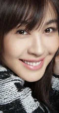 李菲儿方格子毛衣甜美写真