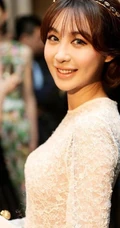 李菲儿方格子毛衣甜美写真