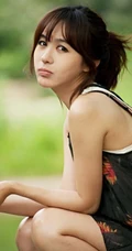 李菲儿方格子毛衣甜美写真