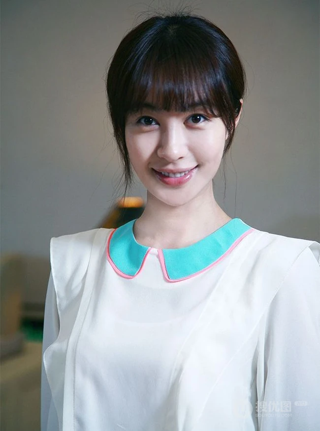 李菲儿方格子毛衣甜美写真