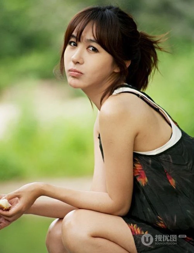 李菲儿方格子毛衣甜美写真