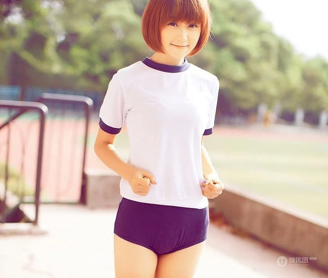 可爱学生妹子 清爽校服短裤图片
