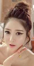 清纯可爱女生居家照 美发也美甲