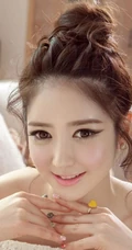 清纯可爱女生居家照 美发也美甲