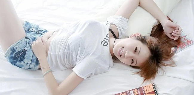 清纯唯美-长发女生室内写真套图