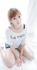 清纯唯美-长发女生室内写真套图