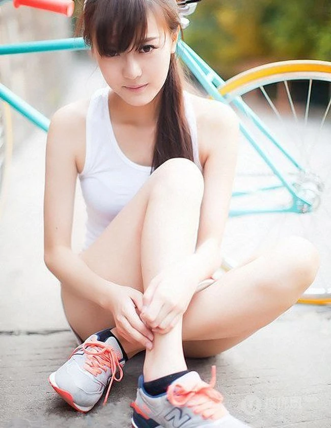 青春活力妹子 唯美户外运动写真