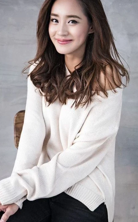 功夫女星王智写真，温柔甜美笑容动人