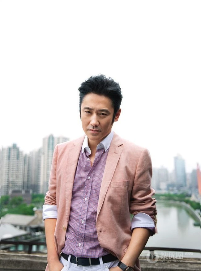 质感型男吴秀波写真 卷发忧郁显沧桑