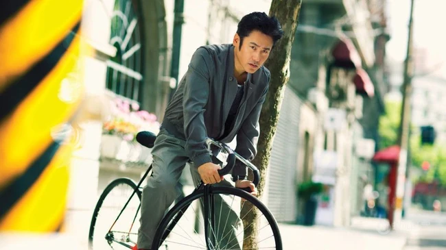 质感型男吴秀波写真 卷发忧郁显沧桑