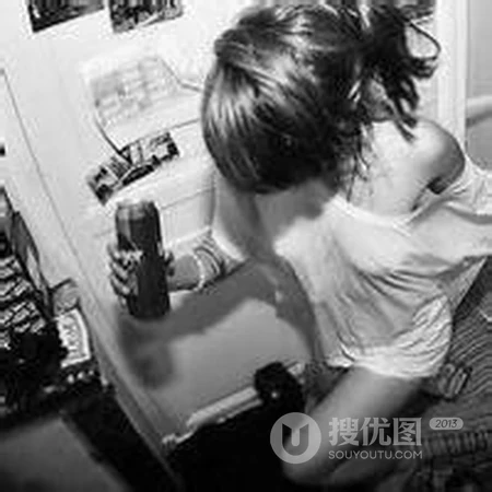 另类欧女生生黑白意境头像