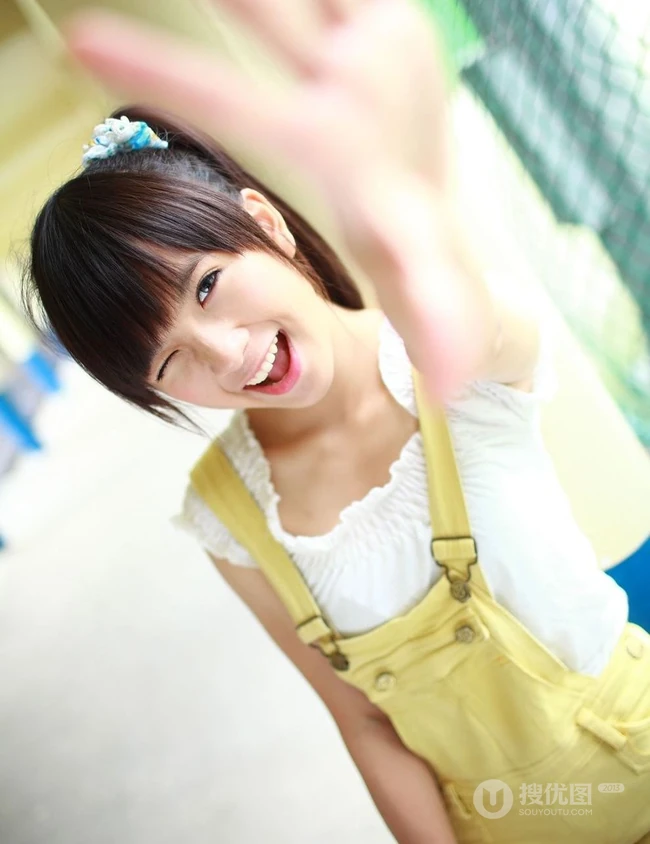 可爱女生校园青春可爱写真图片