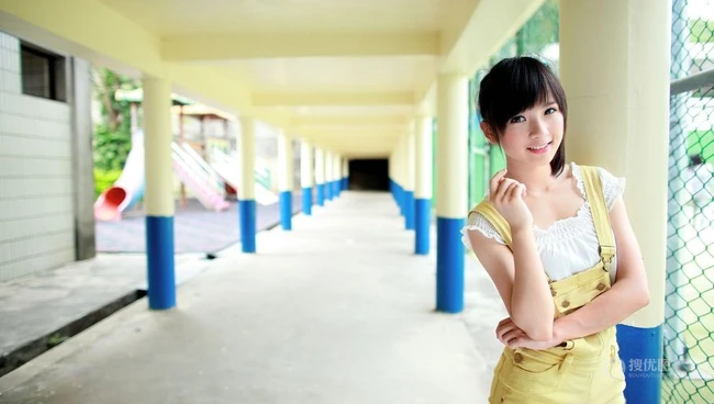 可爱女生校园青春可爱写真图片