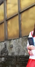 红领白衫可爱学生妹子高清图片