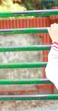 红领白衫可爱学生妹子高清图片