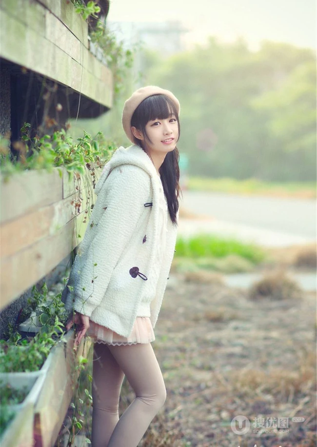 清纯可爱女生，唯美郊外写真
