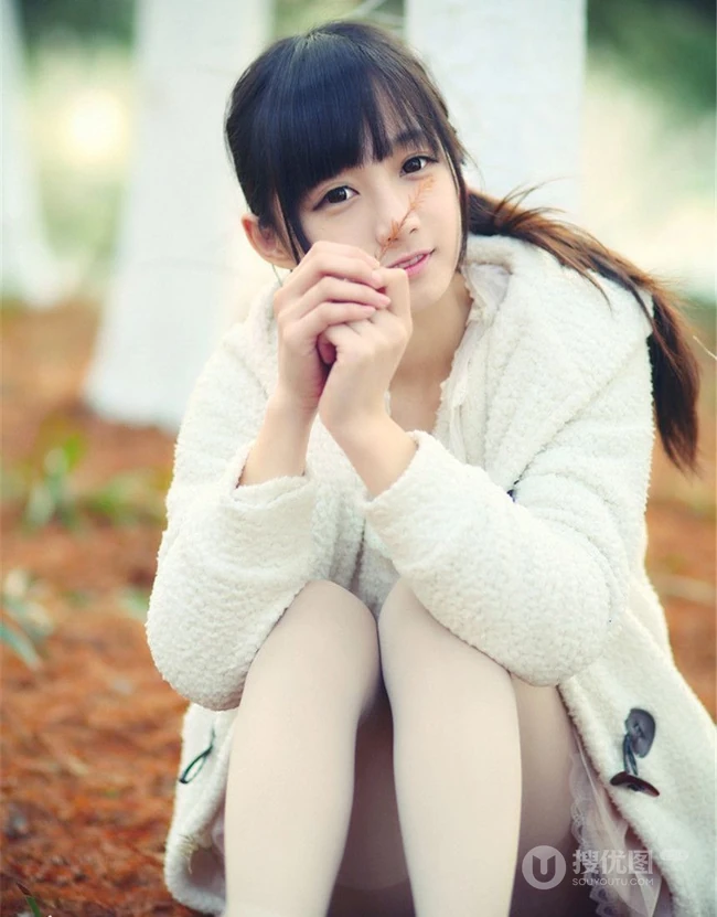 清纯可爱女生，唯美郊外写真