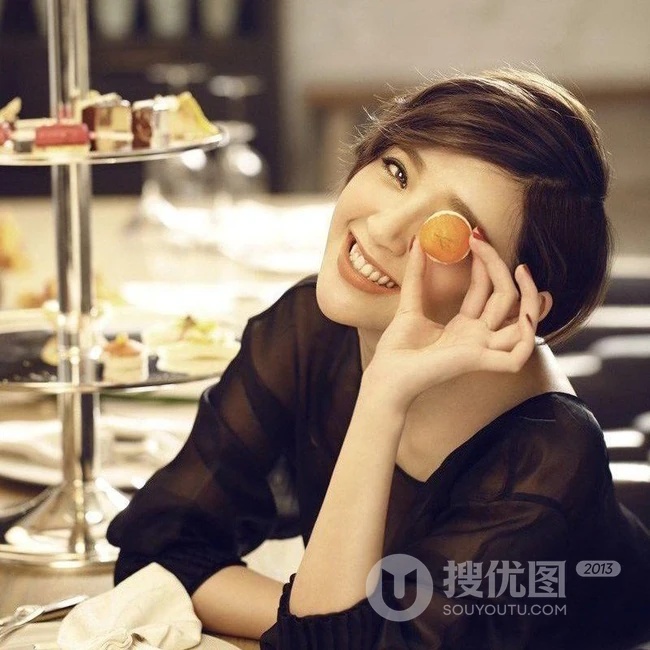 清纯唯美唐艺昕 甜美如丝写真