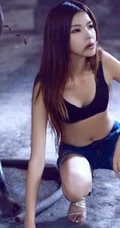 紧身裤女生模特 工厂废墟唯美写真