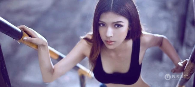 紧身裤女生模特 工厂废墟唯美写真
