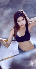 紧身裤女生模特 工厂废墟唯美写真