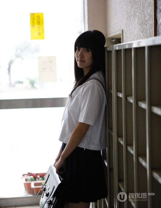 日本女生《铃木爱理》学生制服清新外拍
