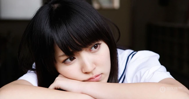 日本女生《铃木爱理》学生制服清新外拍