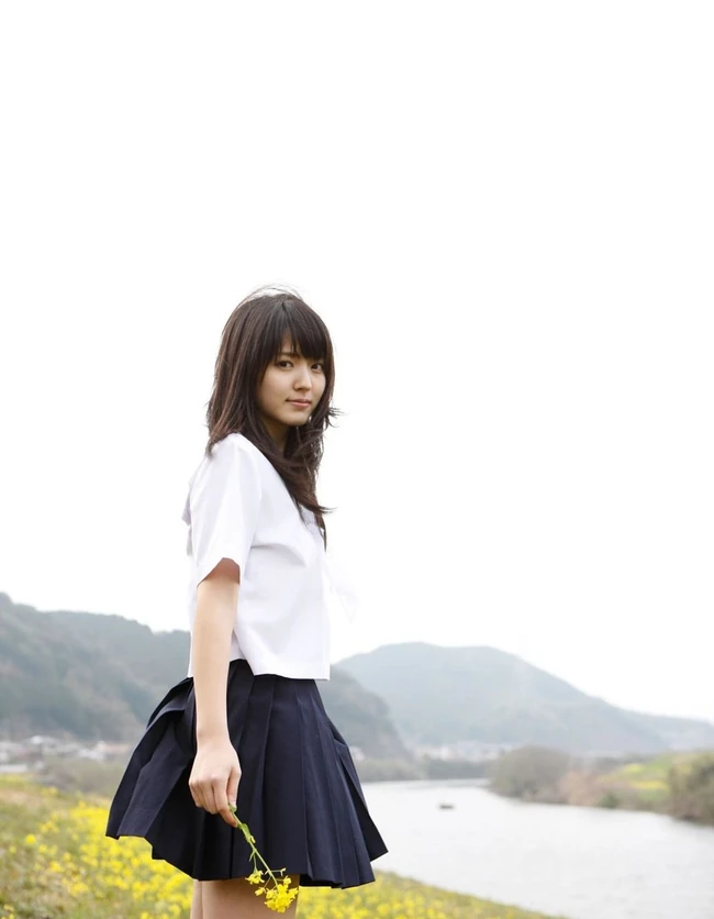 日本女生《铃木爱理》学生制服清新外拍