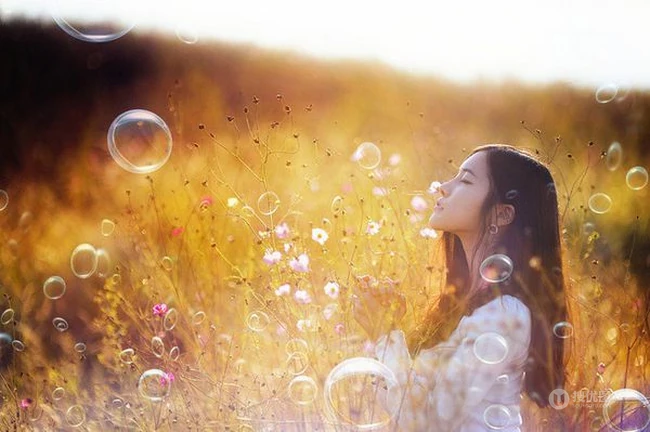 泡泡之夏，唯女生生吹泡泡美图