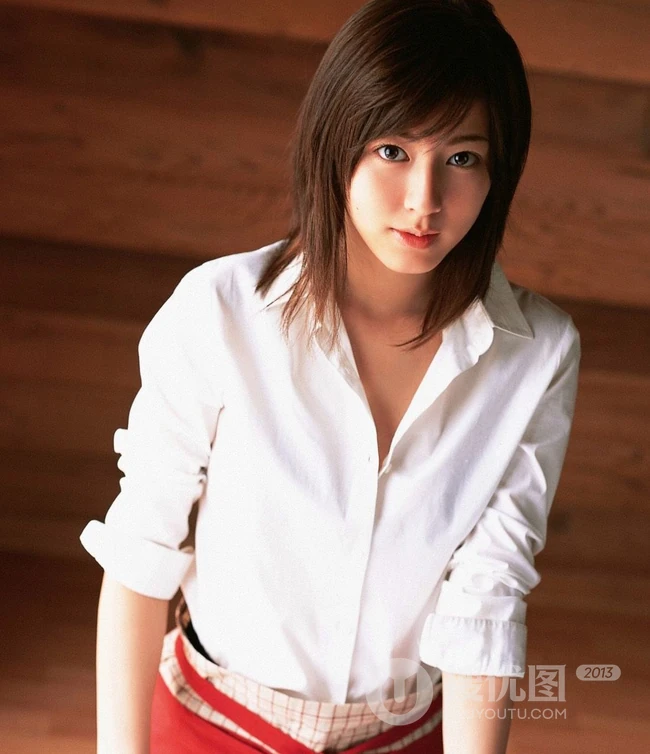 日本气质女生杉本有美厨房高清大片