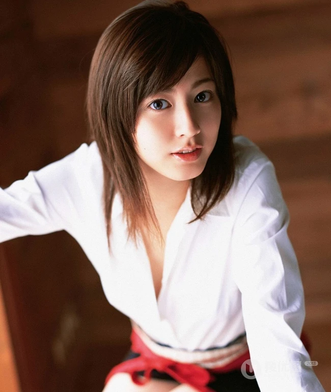日本气质女生杉本有美厨房高清大片
