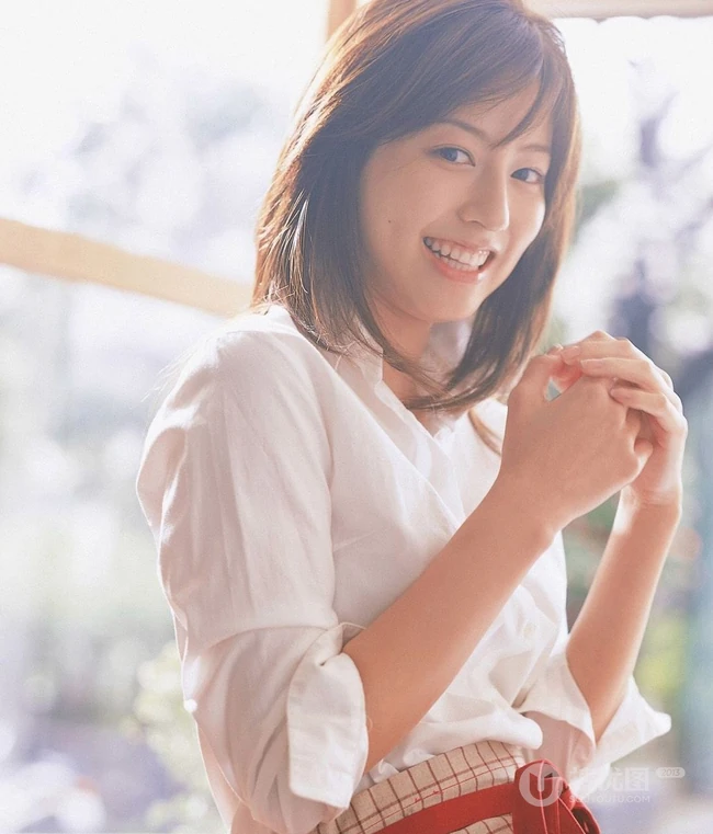 日本气质女生杉本有美厨房高清大片