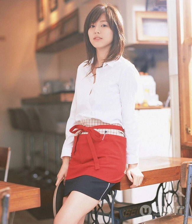日本气质女生杉本有美厨房高清大片