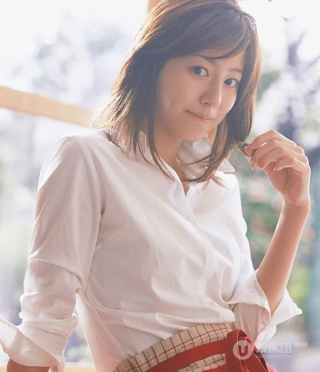 日本气质女生杉本有美厨房高清大片