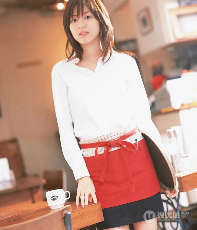 日本气质女生杉本有美厨房高清大片