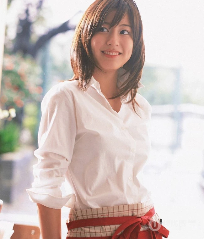 日本气质女生杉本有美厨房高清大片