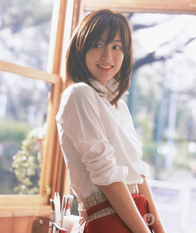 日本气质女生杉本有美厨房高清大片