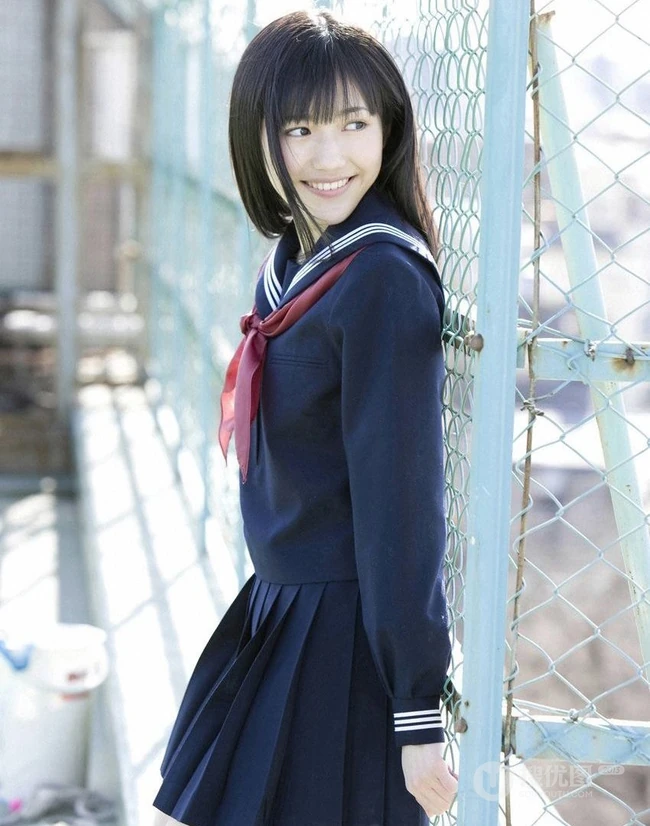 日本女生渡边麻友的校服日记