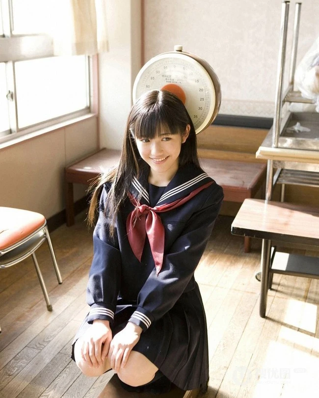 日本女生渡边麻友的校服日记